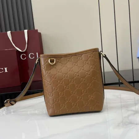 グッチ ショルダーバッグ