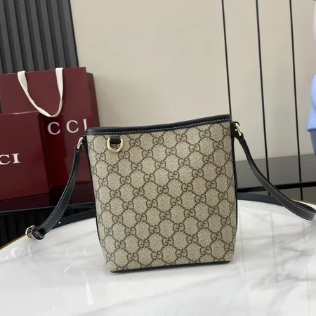 グッチ ショルダーバッグ