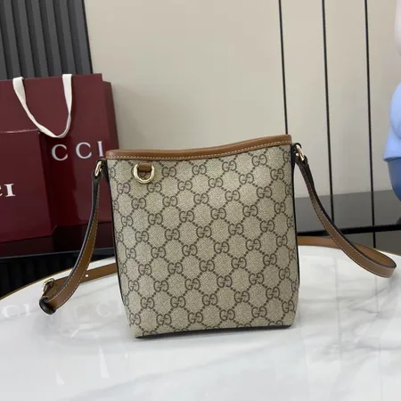 グッチ ショルダーバッグ