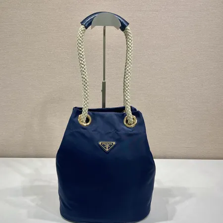 プラダ ハンドバッグ