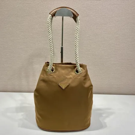 プラダ ハンドバッグ