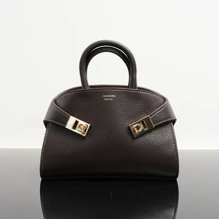 フェラガモ ハンドバッグ