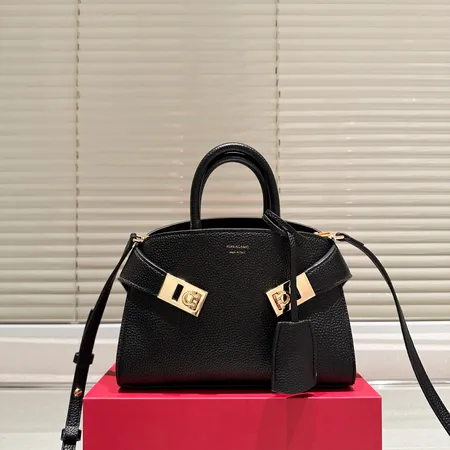 フェラガモ ハンドバッグ