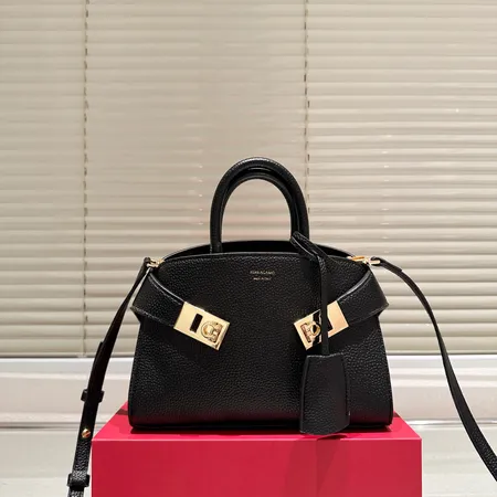 フェラガモ ハンドバッグ