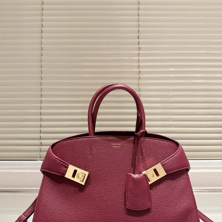 フェラガモ ハンドバッグ
