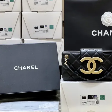 シャネル ハンドバッグ