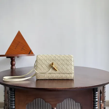 ボッテガ ヴェネタ ハンドバッグ