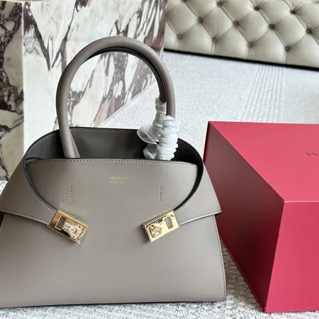 フェラガモ ハンドバッグ