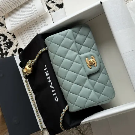 シャネル ショルダーバッグ