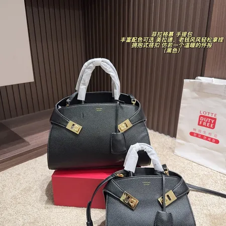 フェラガモ ハンドバッグ