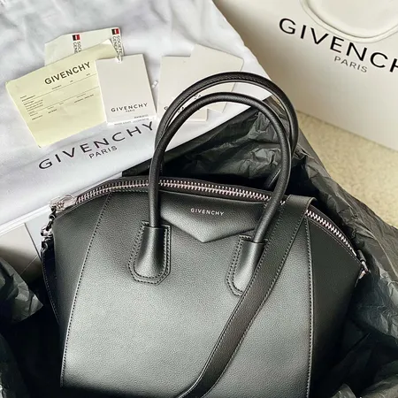 ジバンシィ ハンドバッグ