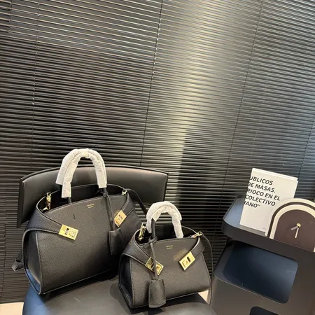 フェラガモ ハンドバッグ