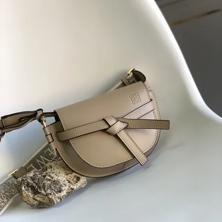 ロエベ ショルダーバッグ