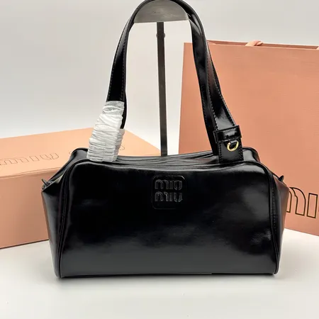 ミュウミュウ ショルダーバッグ