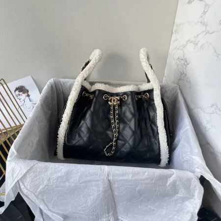 シャネル ショルダーバッグ