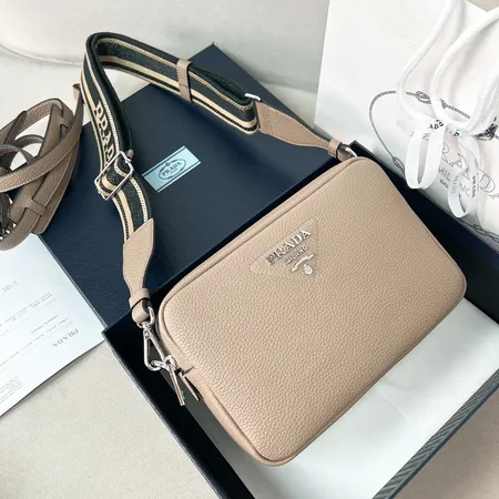 プラダ ショルダーバッグ