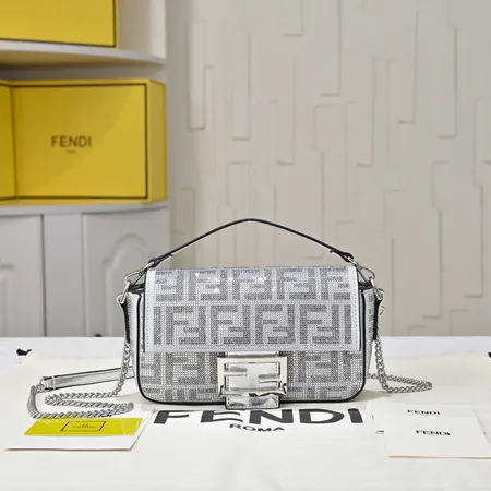 フェンディ ショルダーバッグ