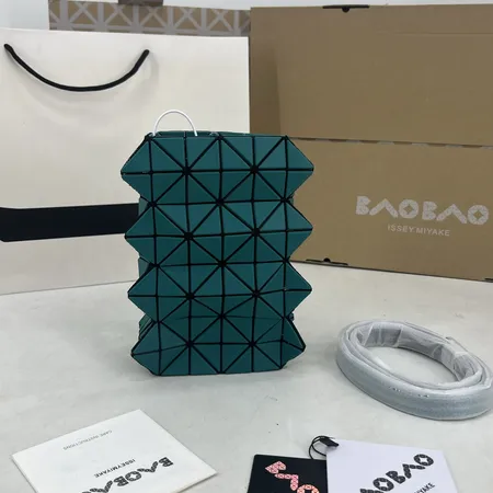 イッセイ ミヤケ ショルダーバッグ