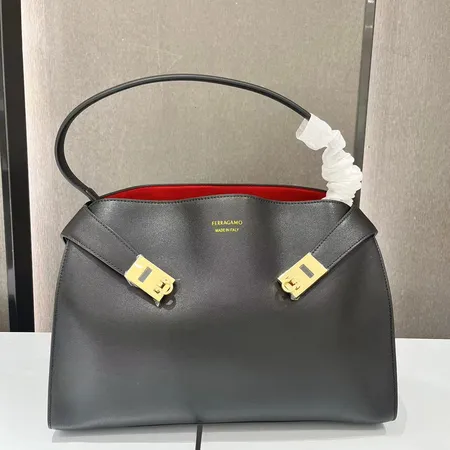 フェラガモ ハンドバッグ