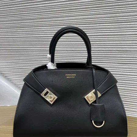 フェラガモ ハンドバッグ