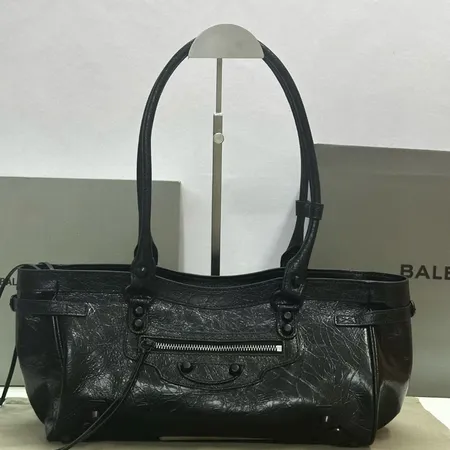 バレンシアガ ショルダーバッグ