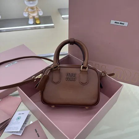 ミュウミュウ ハンドバッグ