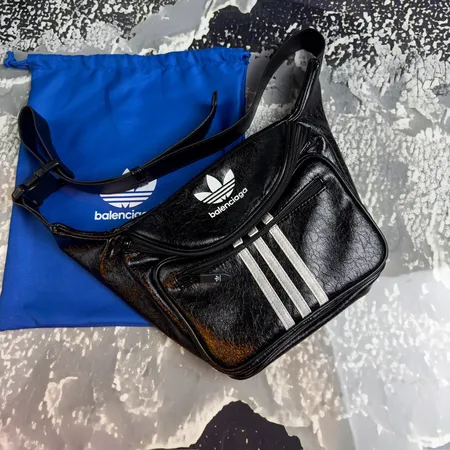 バレンシアガ ショルダーバッグ