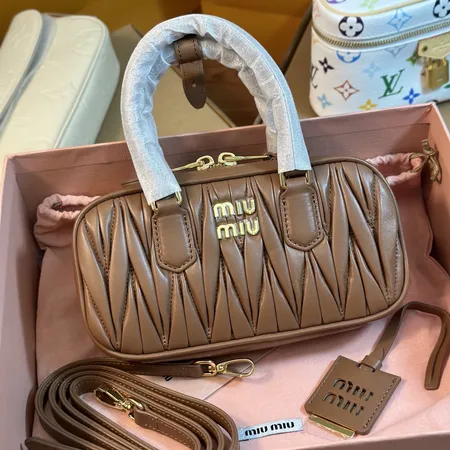 ミュウミュウ ハンドバッグ