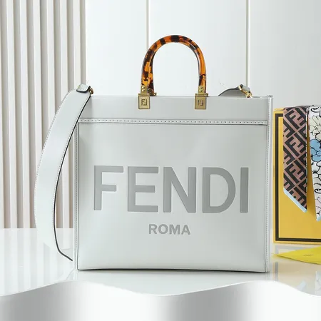 フェンディ ハンドバッグ