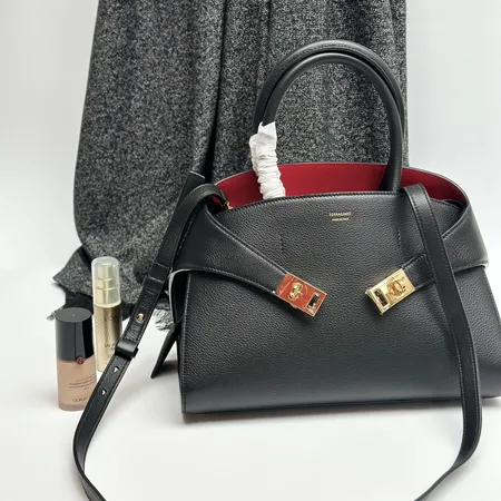 フェラガモ ハンドバッグ