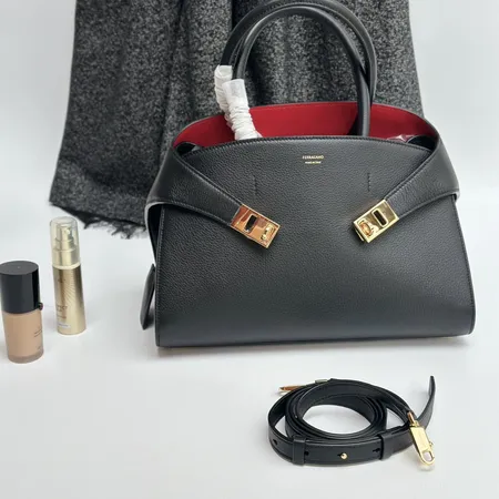 フェラガモ ハンドバッグ