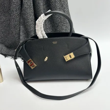 フェラガモ ハンドバッグ