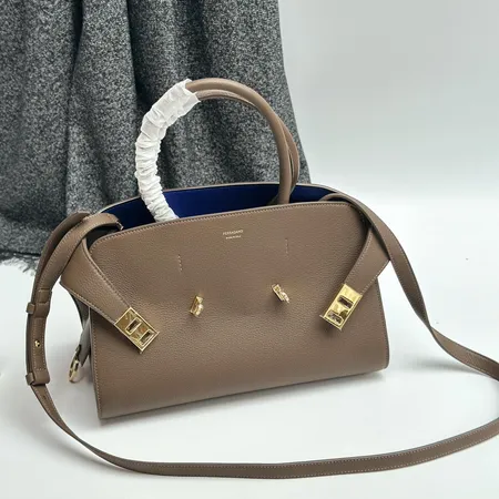 フェラガモ ハンドバッグ
