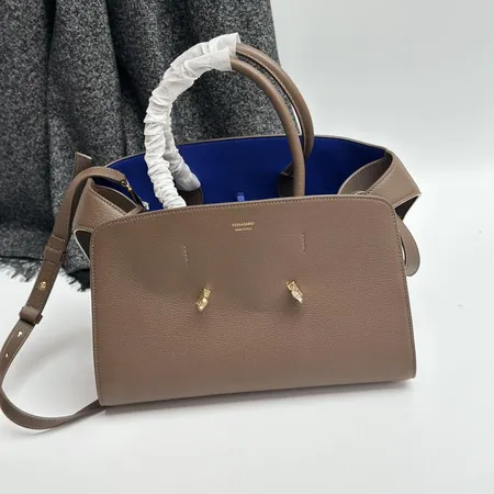 フェラガモ ハンドバッグ