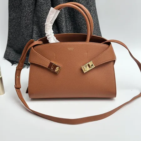 フェラガモ ハンドバッグ