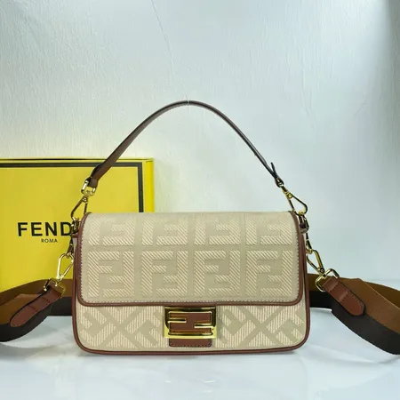 フェンディ ハンドバッグ