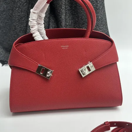 フェラガモ ハンドバッグ