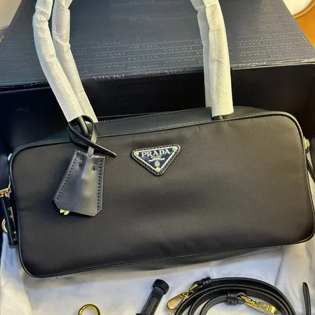 プラダ ハンドバッグ