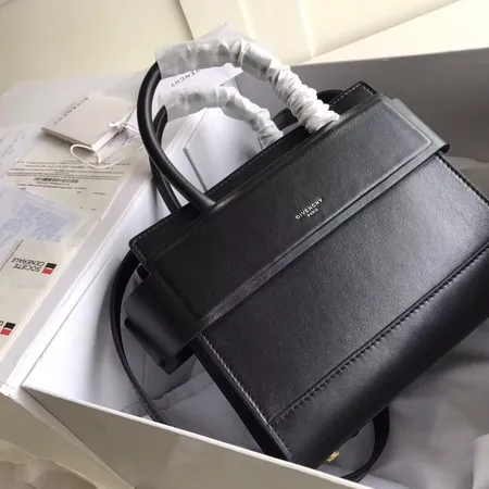 ジバンシィ ハンドバッグ