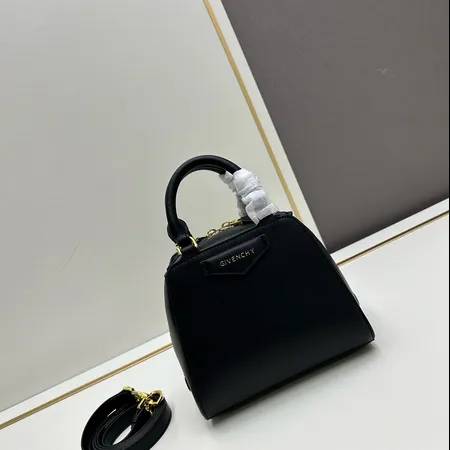 ジバンシィ ハンドバッグ