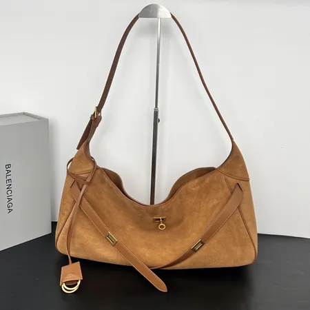 バレンシアガ ショルダーバッグ