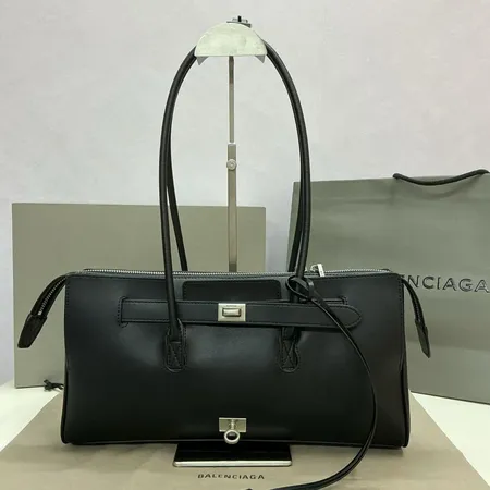 バレンシアガ ショルダーバッグ