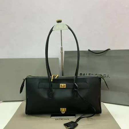 バレンシアガ ショルダーバッグ