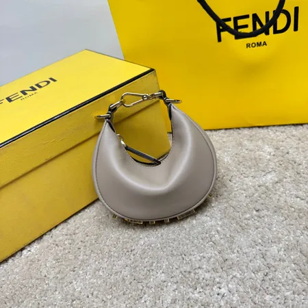 フェンディ ハンドバッグ