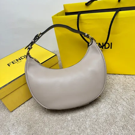 フェンディ ハンドバッグ