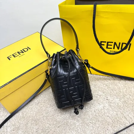 フェンディ ハンドバッグ