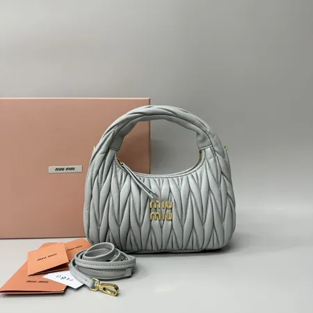 ミュウミュウ ショルダーバッグ