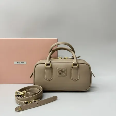 ミュウミュウ ハンドバッグ