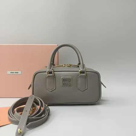 ミュウミュウ ハンドバッグ