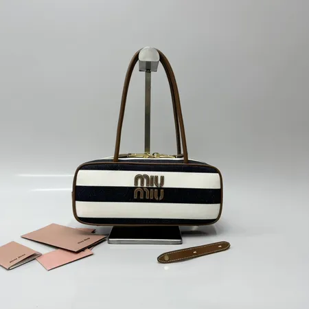 ミュウミュウ ハンドバッグ